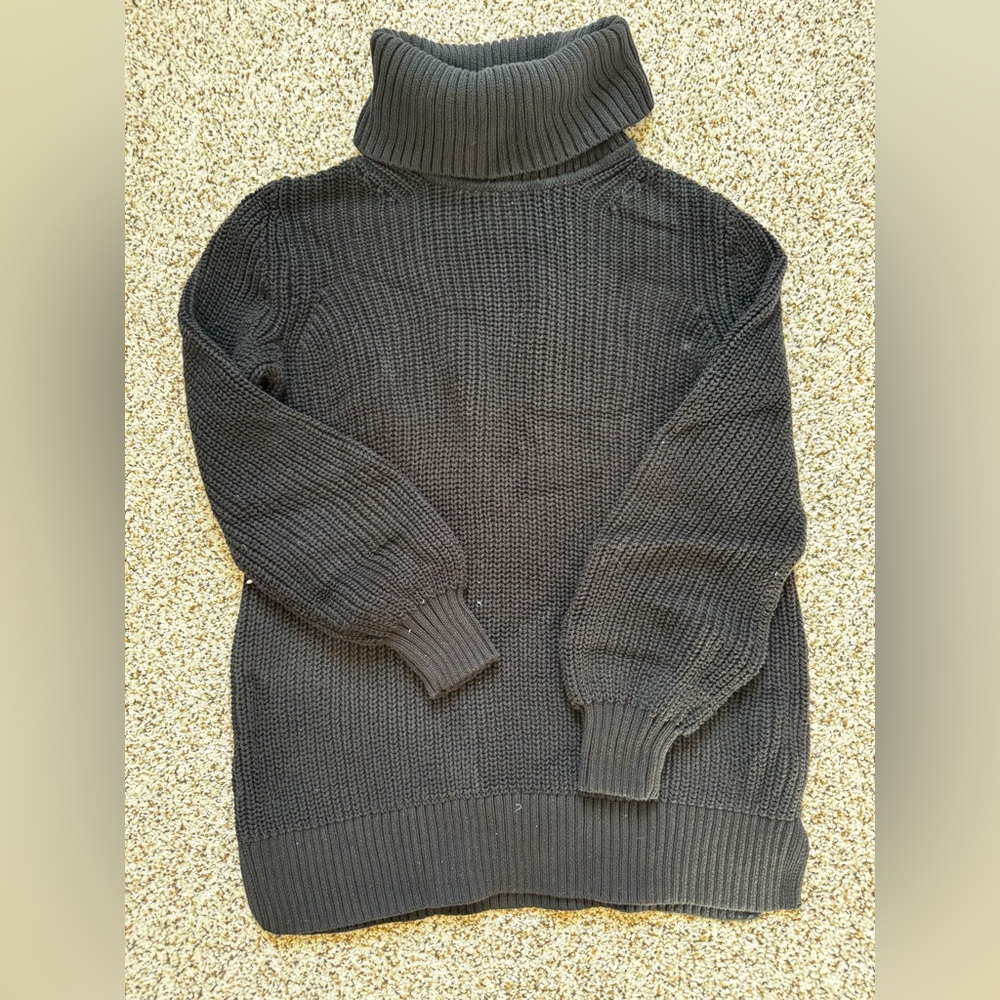 GAP Women’s Maternity Black Turtleneck Sweater